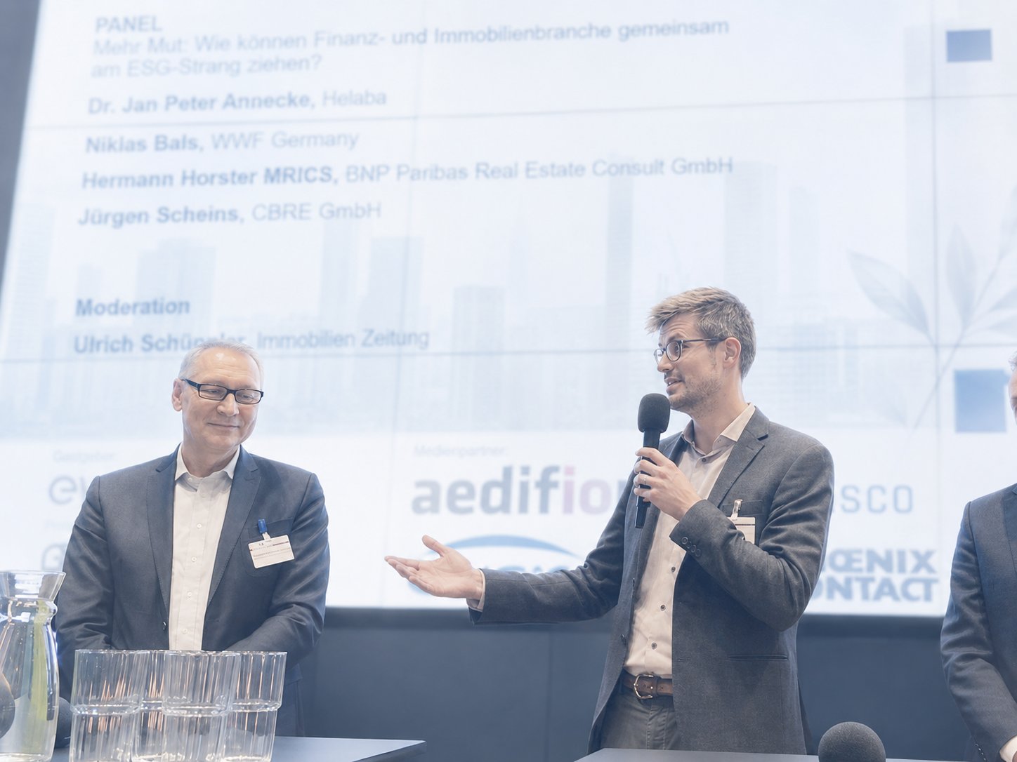 Auf dem Podium: ESG in Finanz- und Immobilienbranche